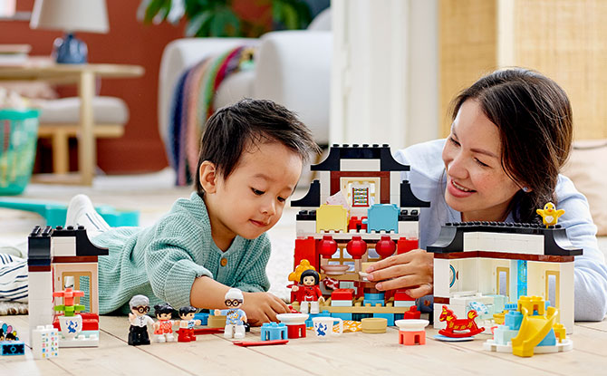 10943 - LEGO Duplo Happy Childhood Moments 2