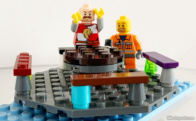 How To Build A LEGO Merry Go Round