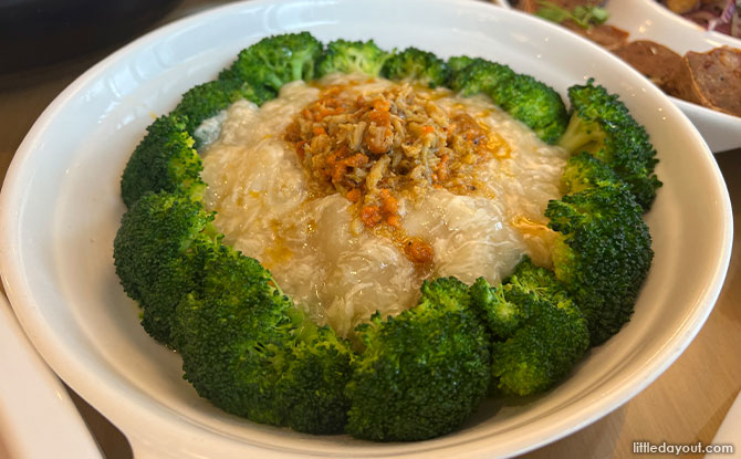 Orchid Live Seafood’s Scallops Served with Crab Roe and Broccoli