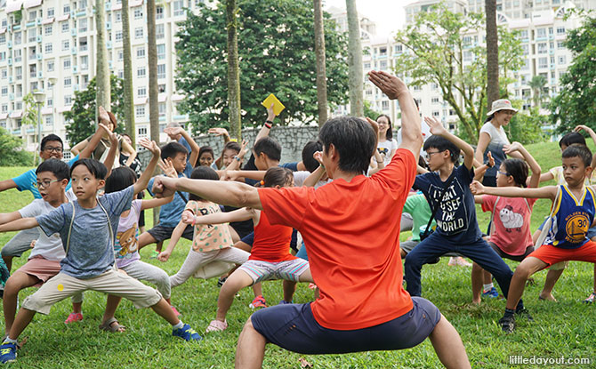 Coach He (back-facing the camera) and Teacher Li (wearing a hat at the back of the group) taught teams basic kungfu moves and Chinese idioms respectively.