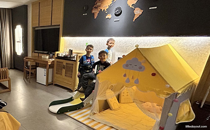 Zhangjiajie: A Nature-Loving Family’s Epic Travel Adventure In Hunan, China 5 Manyuan Resort Hotel room