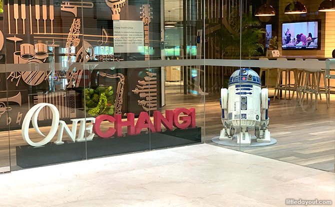 R2D2 at Changi Airport