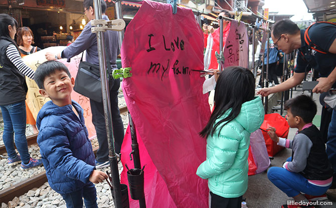 Sky lanterns at Shifen