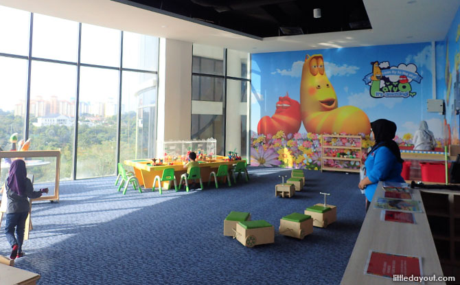 Larva activity room