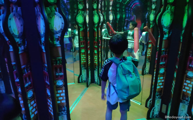 Professor Crackitt’s Light Fantastic Mirror Maze, Hall A