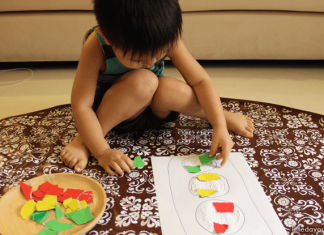 Bite-sized Parenting: Fun and Easy Toddler Playdate Ideas 10-trafficlight