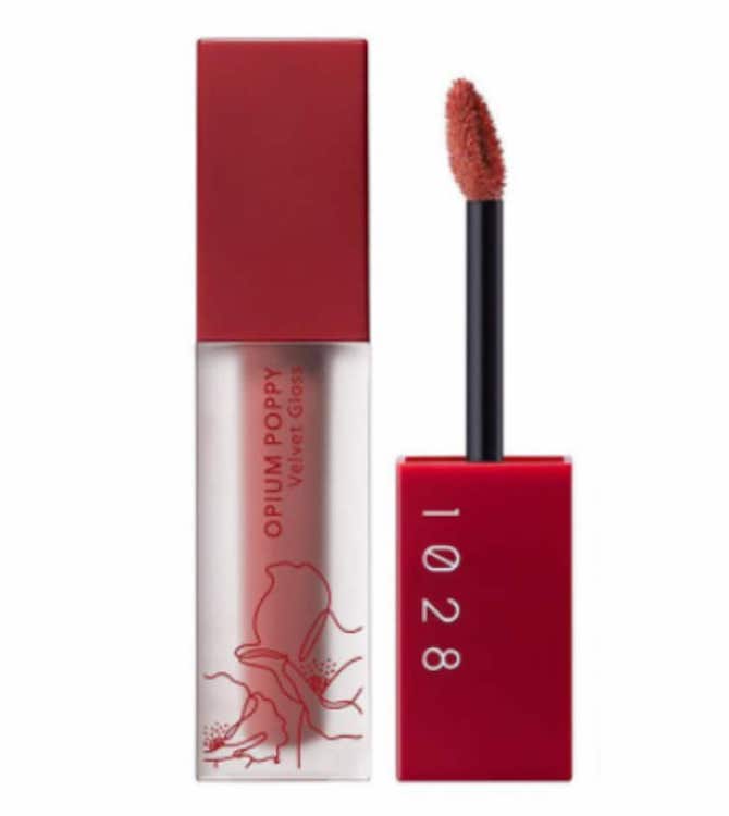 1028 Opium Poppy Matte Velvet Gloss in 01 Dear Rose