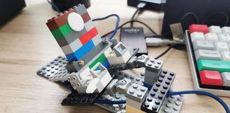 How To Build A LEGO Phone Holder