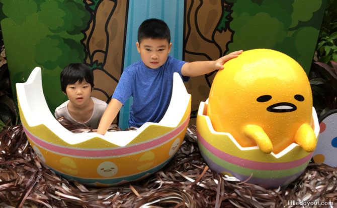 Happy Snaps with Gudetama Figurines