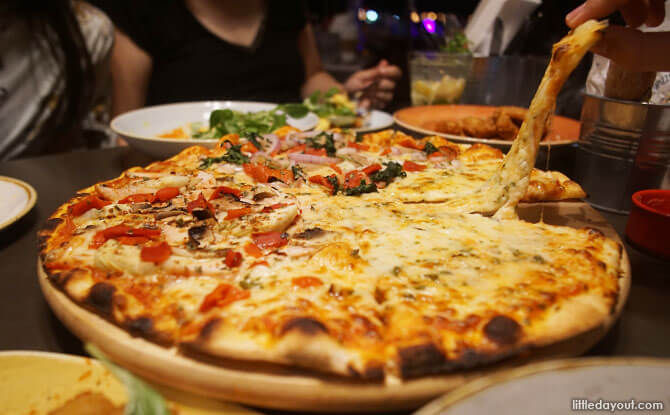 Family Sharing 16-inch Pizza