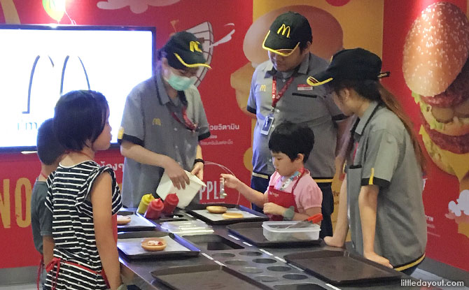 Hamburger-making at KidZania Bangkok