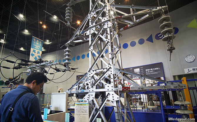 Electricity exhibits at the Osaka Science Museum