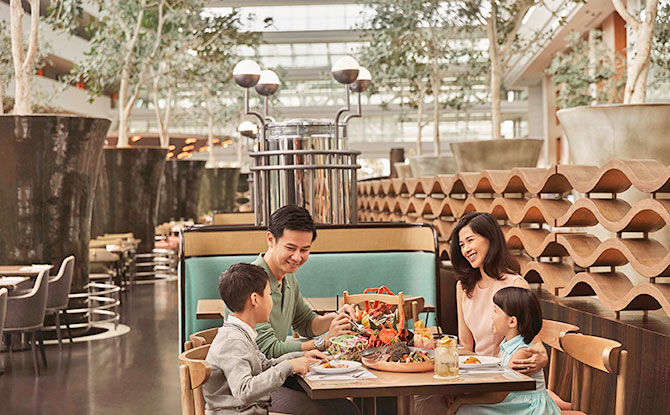 1RISE_Family-Dining Marina Bay Sands RISE Refreshes Dining Menu Featuring Iconic Local Delights