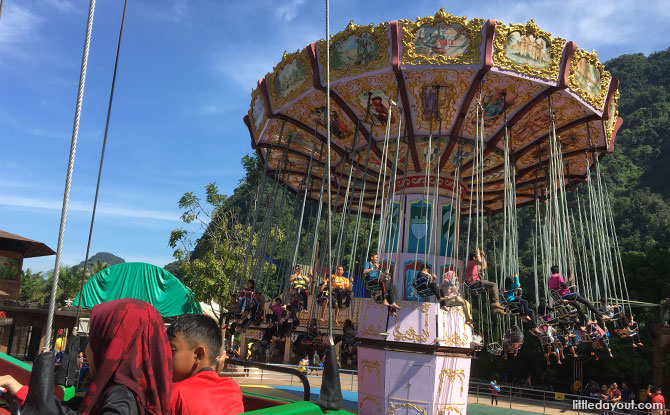 Dragon Flights swing-chair ride