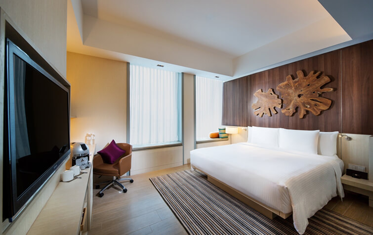 9-Oasia-Hotel-Novena-Deluxe-Room-King-LowRes