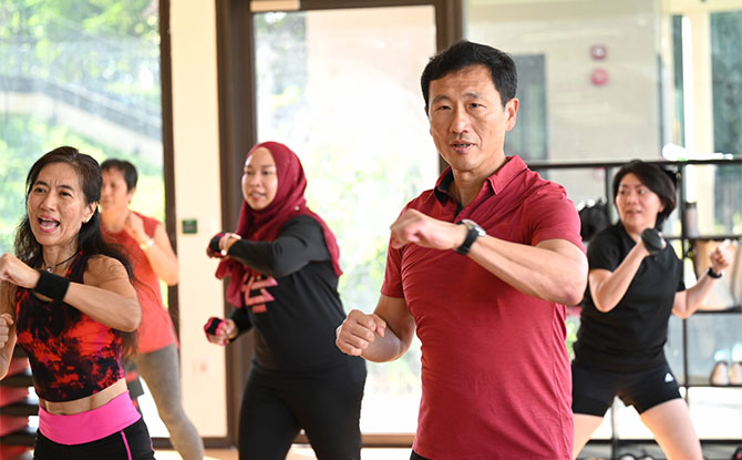 Mr Ong Ye Kung (Minister for Health) joining the residents in a Piloxing session