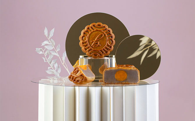 Ultra-Luxe Mooncake Gift Boxes : luxurious mooncake gift box