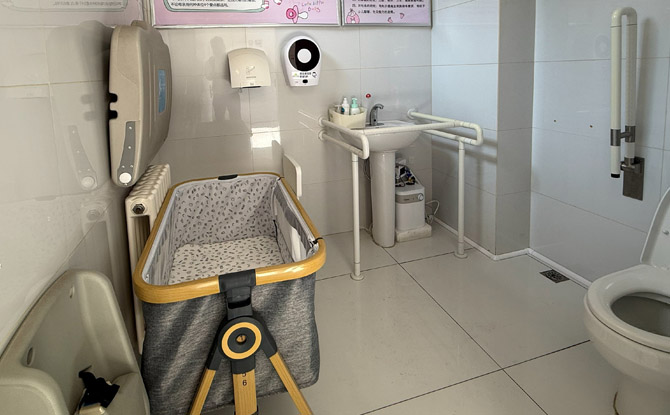 Beijing Daxing Wildlife Park: Our Favourite Zoo Ever! 12 Nursing mothers will also be glad to know that there are nursing rooms and diaper-changing facilities available within the park,