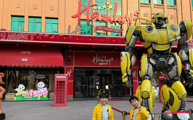Xinyue Mall, a mid-range shopping space with a good variety of food options in the basement
