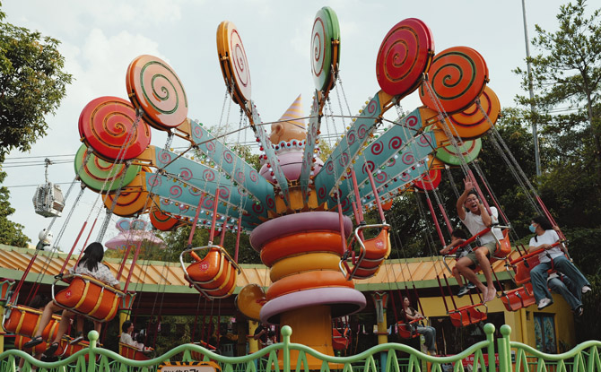 Guangzhou Chimelong Resort's Parks: Family Review 6 small carnival area with family rides