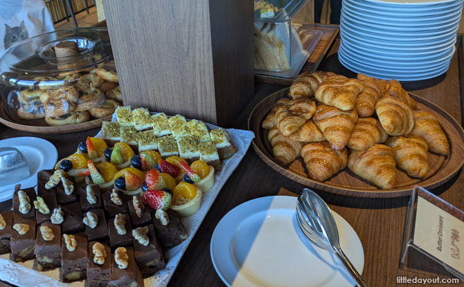 good selection of Asian and Western dishes