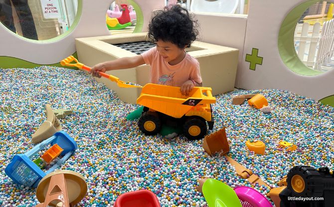 DreamDora: Indoor Playground At Dunearn Mall With Mini Ferris Wheel & More 3 Sensory Pebble Pit
