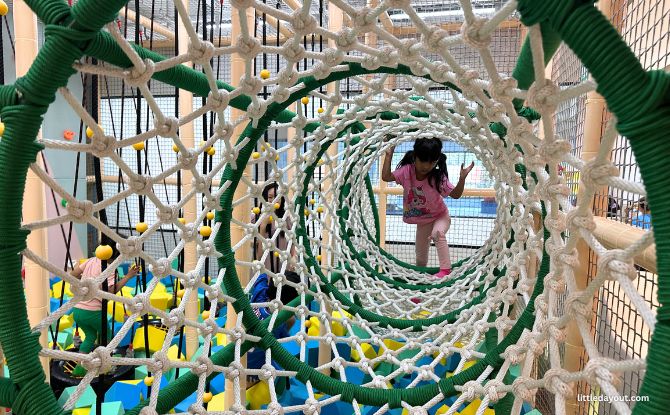 DreamDora: Indoor Playground At Dunearn Mall With Mini Ferris Wheel & More 8 rope tunnel