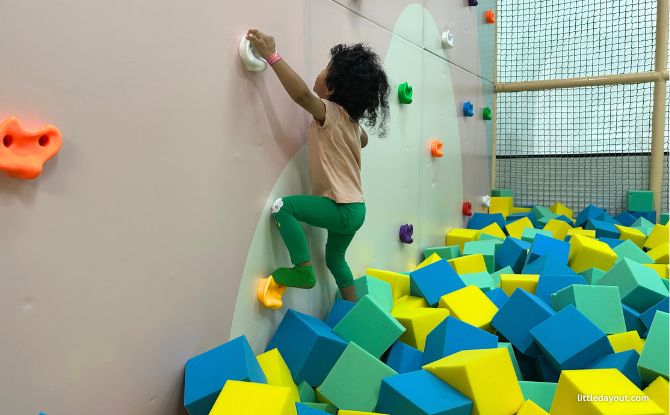 DreamDora: Indoor Playground At Dunearn Mall With Mini Ferris Wheel & More 7 Foam Pit