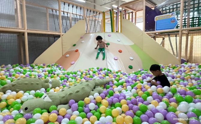 DreamDora: Indoor Playground At Dunearn Mall With Mini Ferris Wheel & More 4 Play Frame and Ball Pit