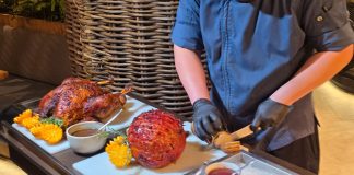 Dusit Thani Laguna Singapore: Passport to Christmas Buffet