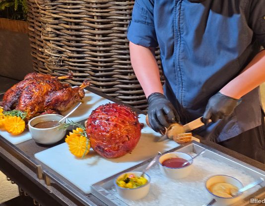 Dusit Thani Laguna Singapore: Passport to Christmas Buffet