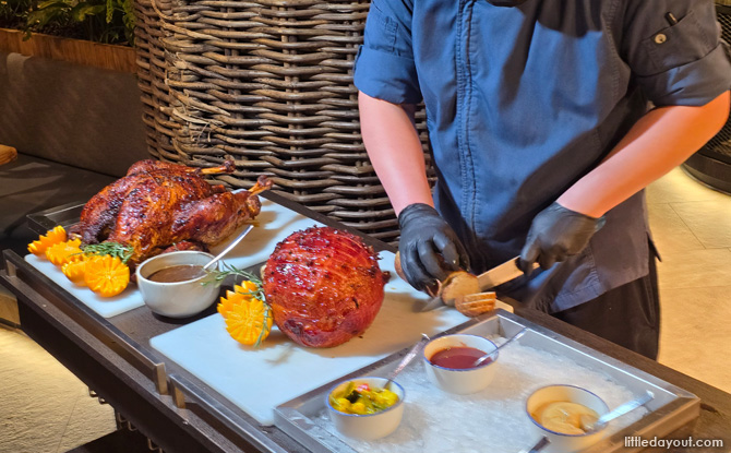 Dusit Thani Laguna Singapore: Passport to Christmas Buffet