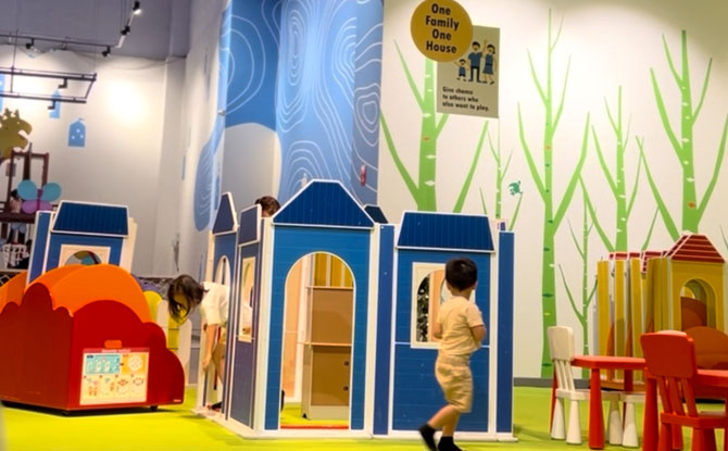 Fanpekka Johor Bahru AEON Mall: Imaginative Play Building Houses & Running Shops 2 Assembly Leikkimokki area