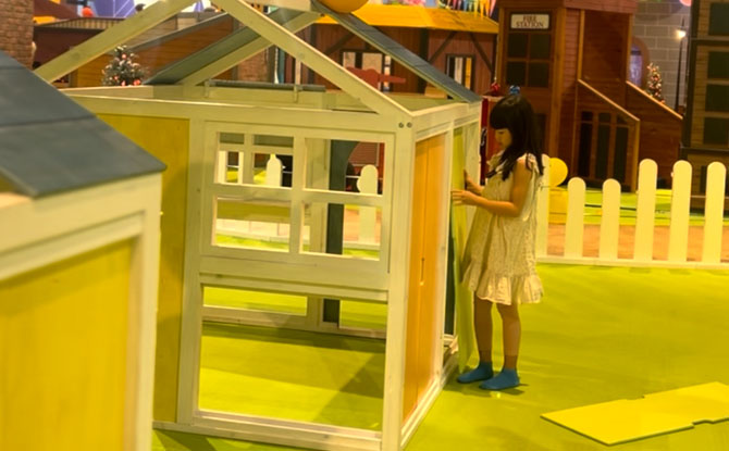 Fanpekka Johor Bahru Aeon Mall: Imaginative Play Building Houses & Running Shops