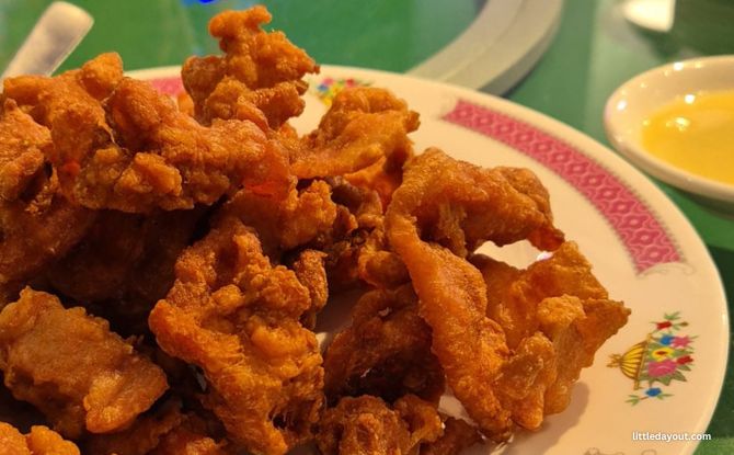 HEY KEE HK Seafood Restaurant Review: A Refreshed Menu & Live Crab Deal 4 Temple Street Chicken with Spicy Chips ($39.80)