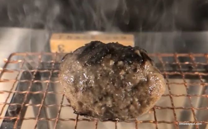 Hikiniku To Come: Hamburg "Steak-On-Rice" From Tokyo Now In Singapore 2 Japanese beef is freshly minced on-site in the restaurant's cold room.