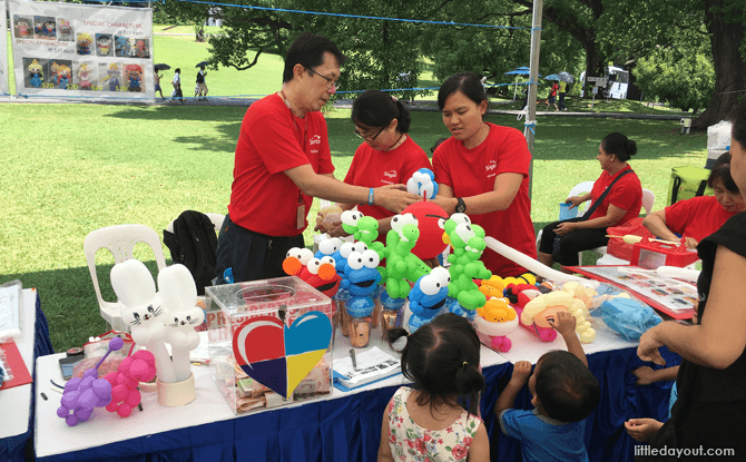 Istana Open House balloon sculpting