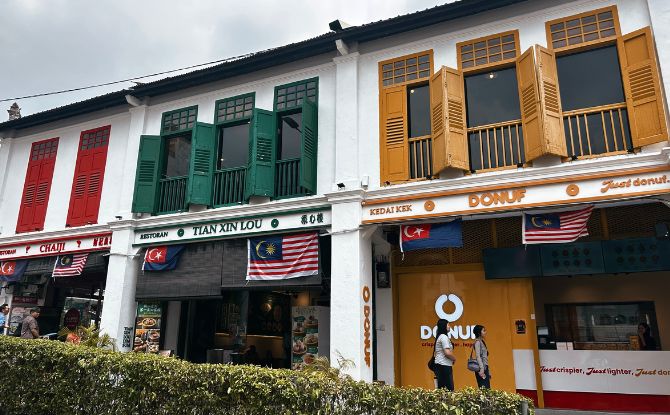 Where To Go Near CIQ Johor: Guide to JB’s Jalan Trus, Jalan Dhoby, Tan Hiok Nee Street & Cafes 15 JB CIQ Donuf 14