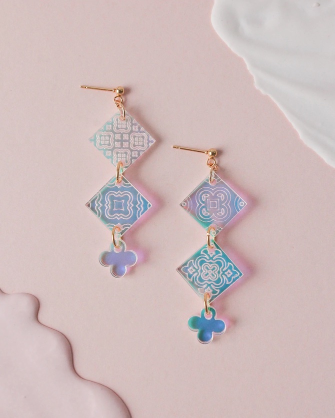 Lovely Strokes Couplet Earrings in Iridescent