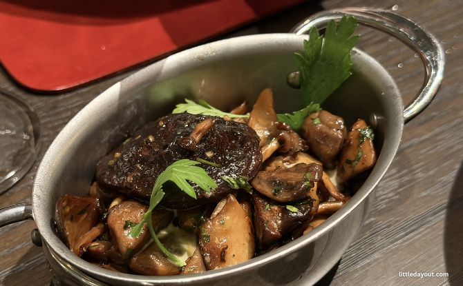 Cutting the Mustard: Moutarde’s Wellington Wednesdays 3 Mushrooms Garlic