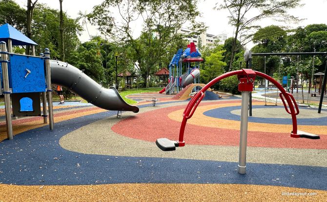 Palm View Garden Playground: Transformer In Disguise? 3 Play elements at the Palm View Garden Playground