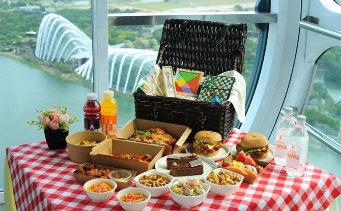 Singapore Flyer Introduces Picnic In The Sky & Free Rides For Children During The Mar Hols
