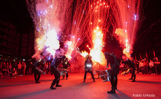 Singapore Night Festival 2018: Illuminating Light Installations And Electrifying Performances – Bring On The Night! 15 Su a Feu