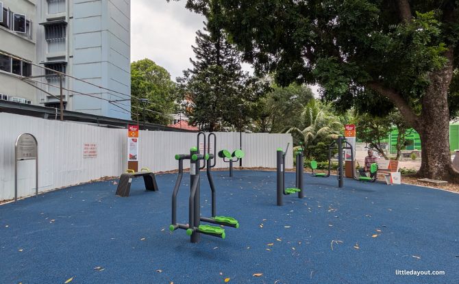Sunset Way HDB Playground: Intergenerational Exercise & Sports Hub 5 fitness corner. Pedalling, stepping, swinging, rotating are all activities that are elderly-friendly.