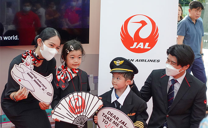 kids to dress up in a Japan Airlines uniform
