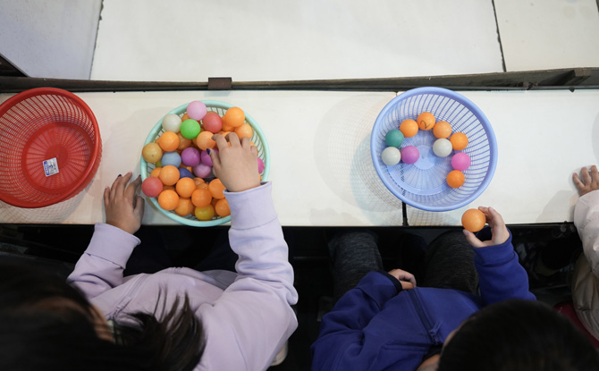 Dongdamen Night Market for street food and night bazaar games.