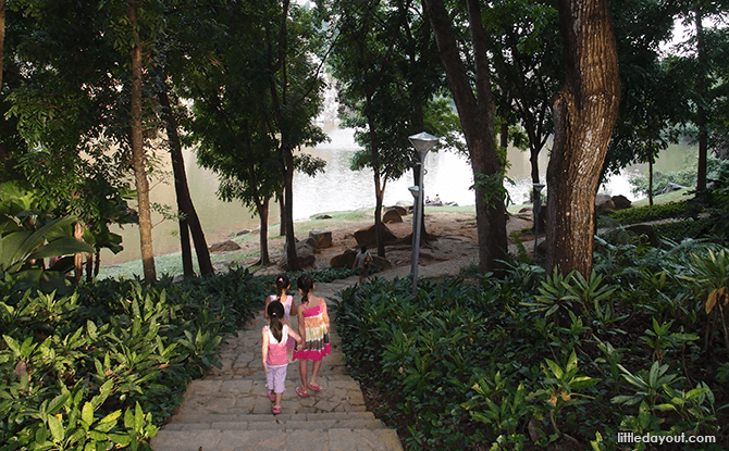 Essential Tips for a Successful Day Out Tips for Fun Outings - Girls at a Park