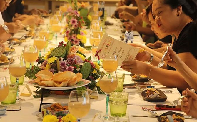 Tok Panjang: A Communal Dining Experience
