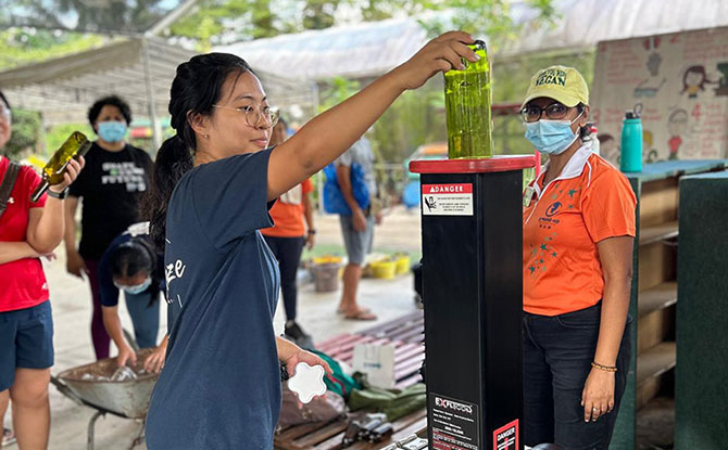 Interactive Eco-Booths & Stamp Rally At 5 HDB Malls In Woodlands From 13 to 29 March: Turn Trash To Treasure During The School Holidays 4 Booth 5: Glass to Ground – Building Pavements with Purpose