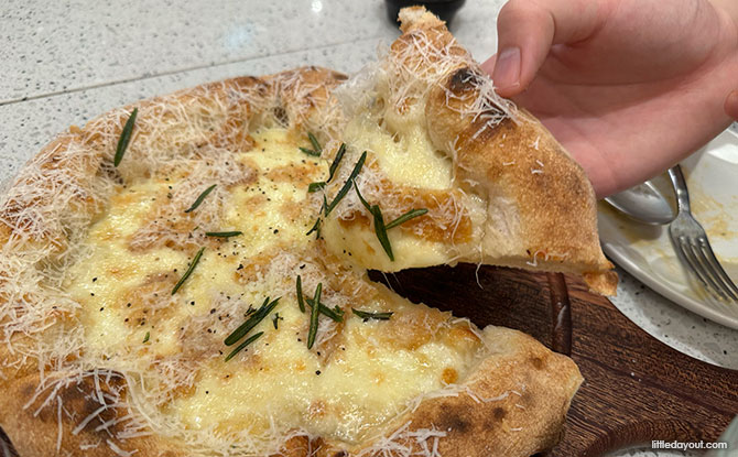 Vicoletto Osteria: Comforting Pizzas & Pastas At VivoCity 6 Four Cheese & Honey Pizza